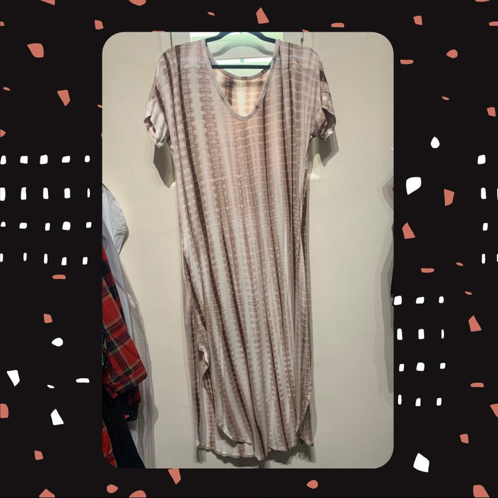 Brown, tie-dye maxi dress with pockets.